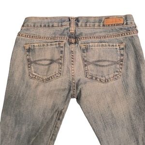 ABERCROMBIE AND FITCH MEDIUM WASH SIZE 0LONG  LOW RISE PERFECT CONDITION!